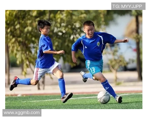 比灿足球：探索足球的魅力与激情，助力青少年成长与发展